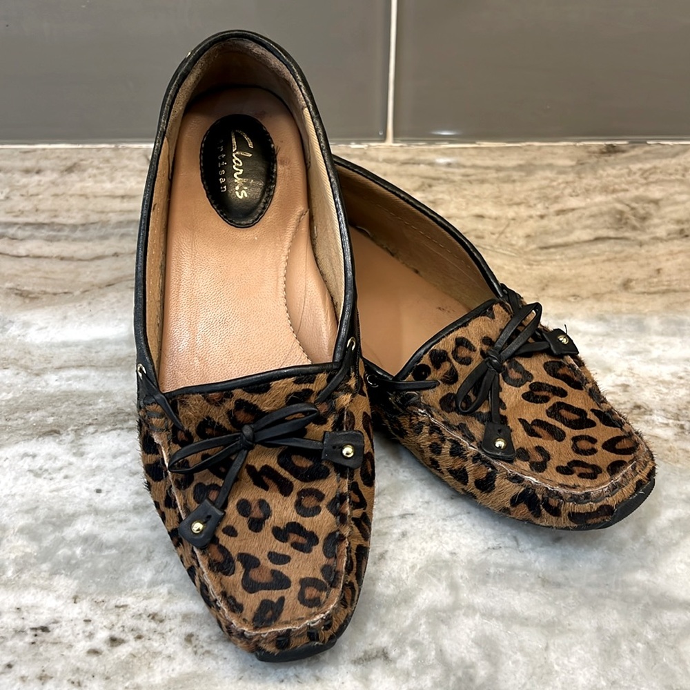 Clark’s Artisan nearly new leopard print loafers size 6 1/2 cushion arch